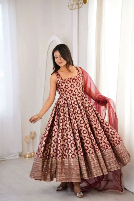 Chanderi Jacquard Butti with Thread Work With Sequence Salwar Kameez