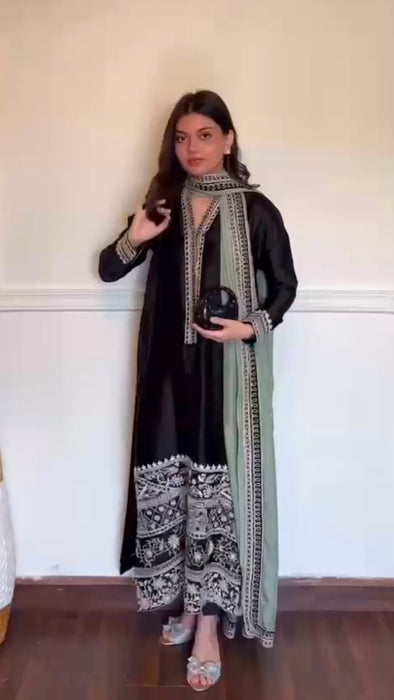 Glass Fabric with Soft Micro Inner lining with Intricate Thread work Salwar Kameez