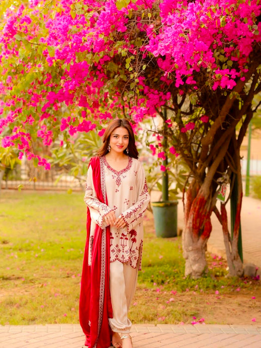 Roman Silk with  Intricate Thread work Beautiful Salwar Kameez