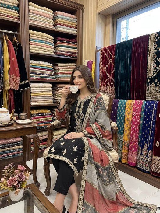 FESTIVAL SEASON WEAR BEAUTIFUL PAKISTANI SUIT TOP WITH EMBROIDERED WORKED PANT AND DUPATTA