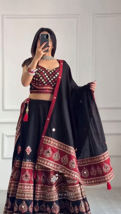 DESIGNER NAVARATRI FULLSTITCHED LAHENGA CHOLI WITH REAL MIRROR WORK