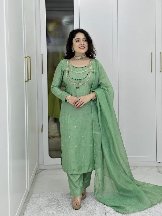 NEW MOST VIRAL PARTY WEAR HEAVY PURE SALSA CRUSH BEAUTIFUL KURTI-PANT WITH DUPATTA SET