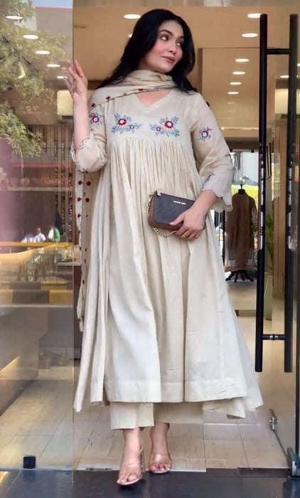 New Designer Party Wear & Festival Look Pure Mul Roman Kurti Pant & Dupatta Set