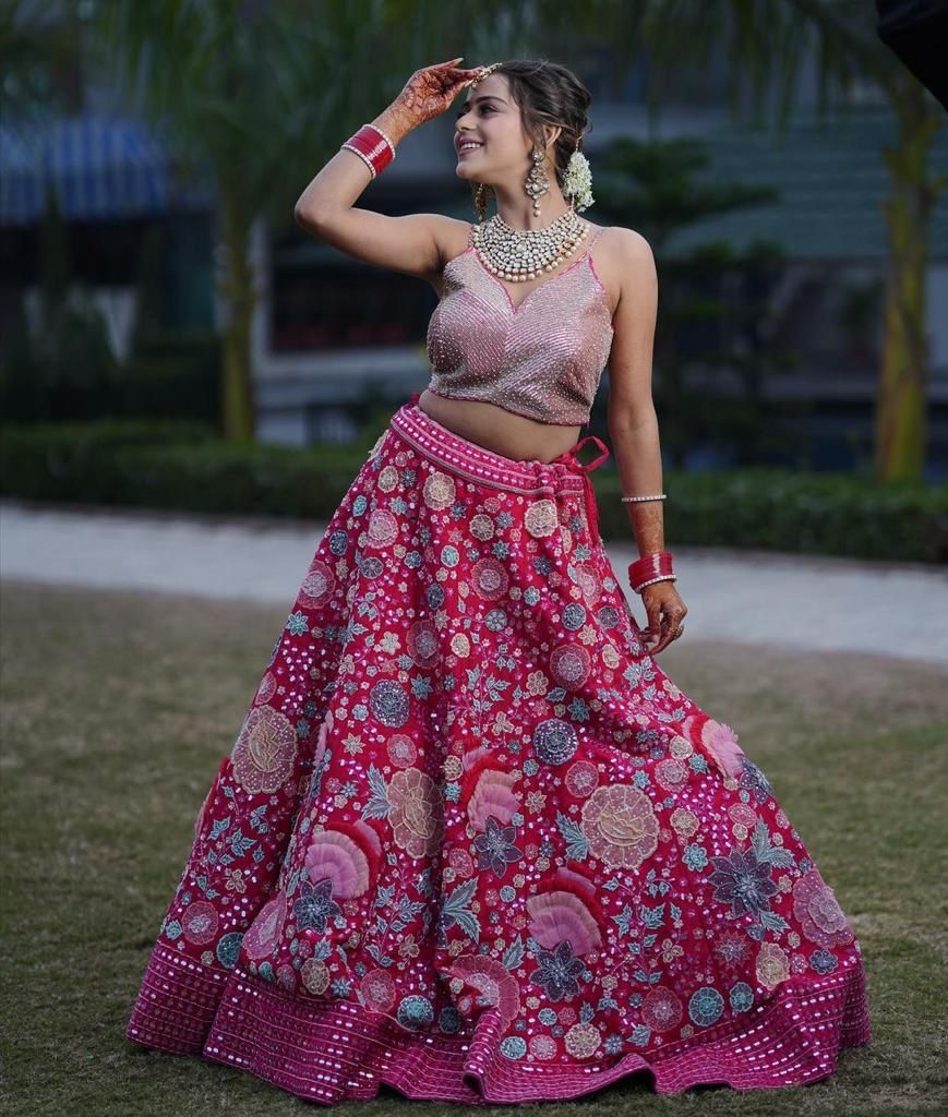 Beautiful Hand Embroidered Net Lehenga with Hand Embroidered blouse. |  Indian wedding photography poses, Photography poses women, Girl photo poses