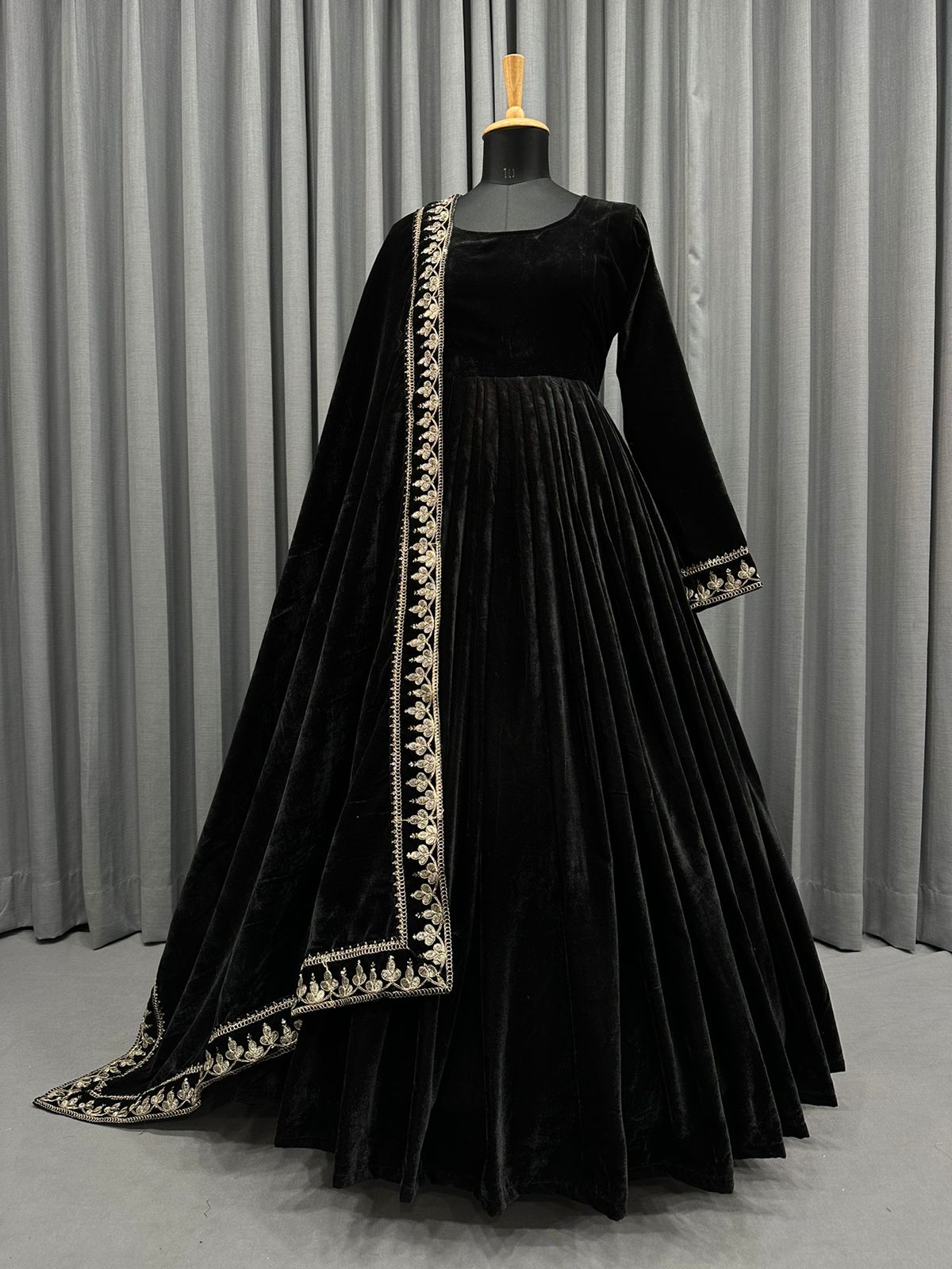 We Are Design - Velvet Gown Black – Sophiel-hkpdtq2012.edu.vn