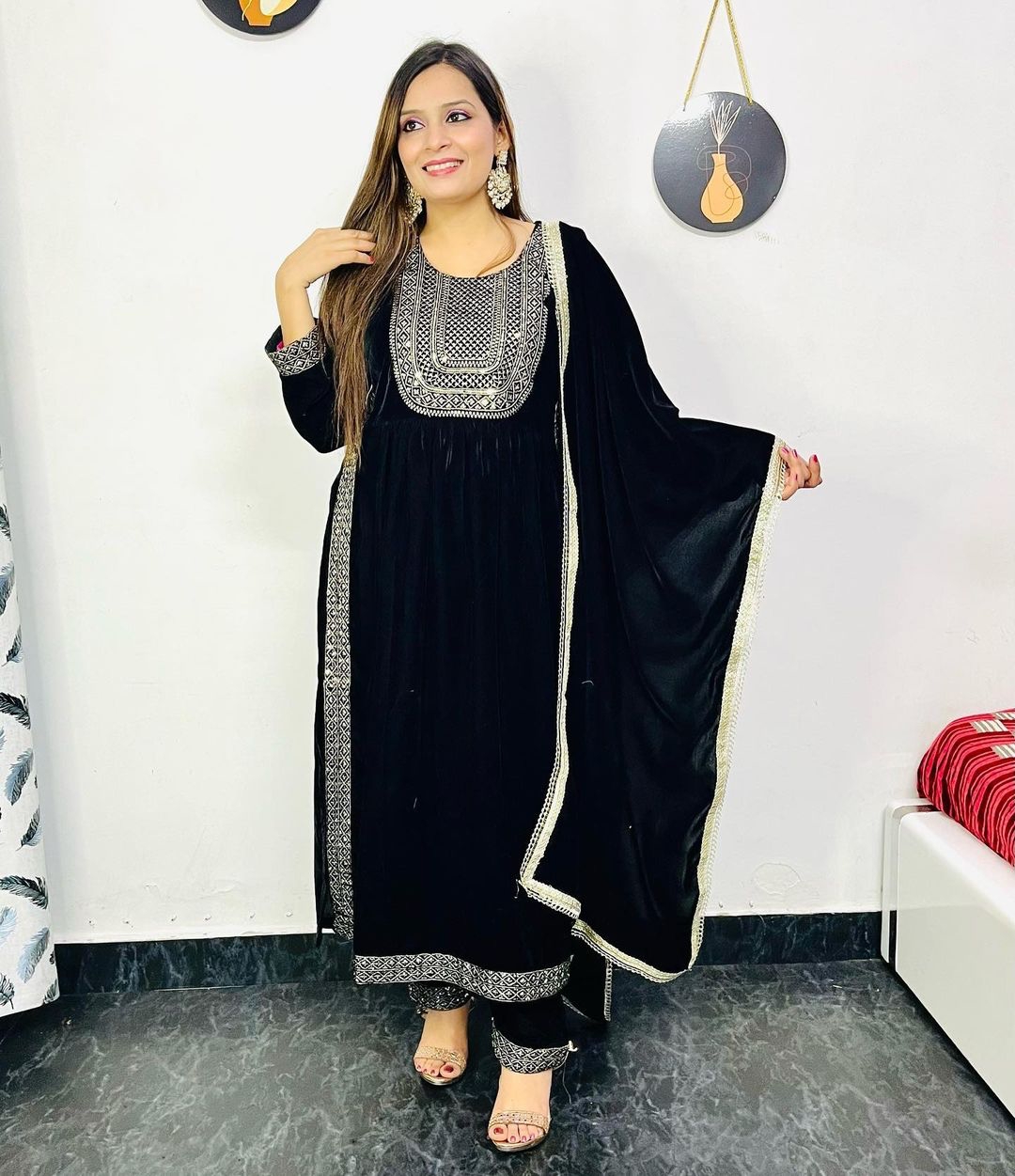 Velvet Dresses Designs 2023 Party Collection Pakistani Wedding Suits Price  in Pakistan