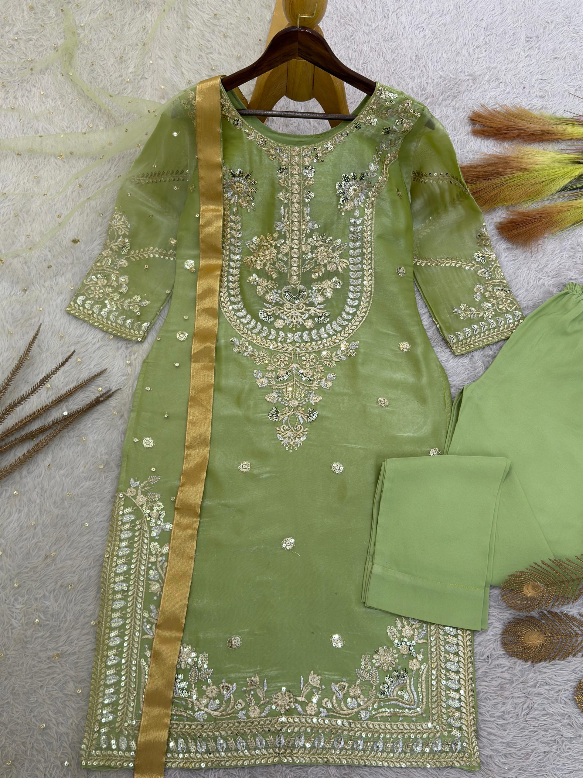 PHOTO-2025-12-06-13-53-09